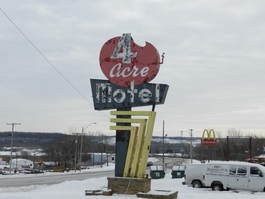 4 Acre Motel Kansas City Exterior photo