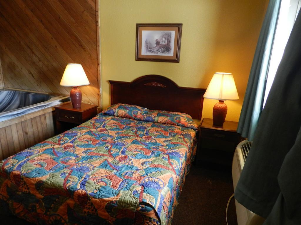 4 Acre Motel Kansas City Room photo